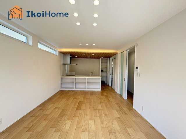 明石市大久保町谷八木　新築戸建の居間・リビング|【ホームページに現地動画掲載中】●年中無休：当日予約可●広い開放感があり大型家具の設置可能