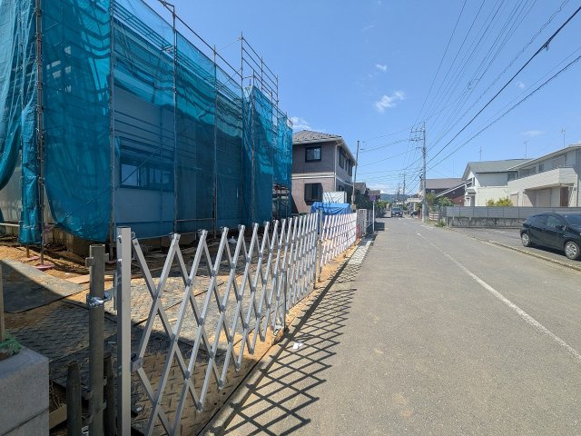 八王子市　めじろ台　新築一戸建て　１６期の前面道路含む現地写真|～めじろ台駅徒歩8分　3台駐車可能～