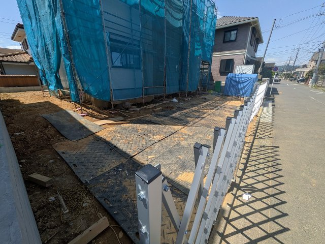 八王子市　めじろ台　新築一戸建て　１６期の駐車場|～めじろ台駅徒歩8分　3台駐車可能～