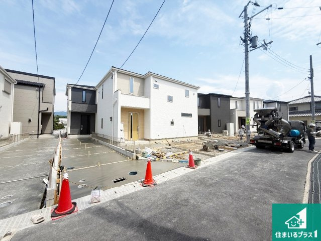 富田林市錦織北　第2期　新築一戸建ての前面道路含む現地写真|周辺は落ち着いた街並みの住宅地！子育てがしやすい住環境です！まだ未完成ですが、現地でしかわからない事もございます。是非一度ご覧ください。