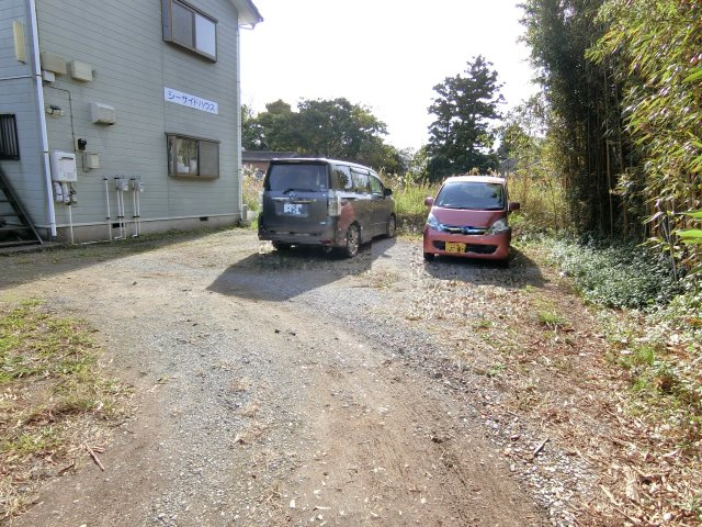 シーサイドハウスの駐車場