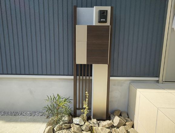 【新築】鶴ヶ島市上広谷新築分譲住宅 全1棟の玄関|ポストとインターフォン