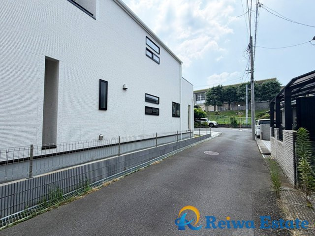 新築戸建　茅ヶ崎市室田3丁目の前面道路含む現地写真