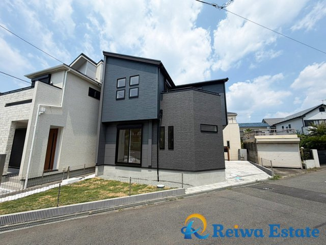 新築戸建　茅ヶ崎市室田3丁目の外観|お庭や駐車場付きの新築戸建♪買物施設が周辺に充実しており利便性良好です◎