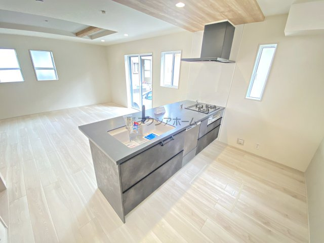 所沢市向陽町・全1棟　新築一戸建　～1部屋増やせる！～のキッチン|ペニンシュラキッチン採用
