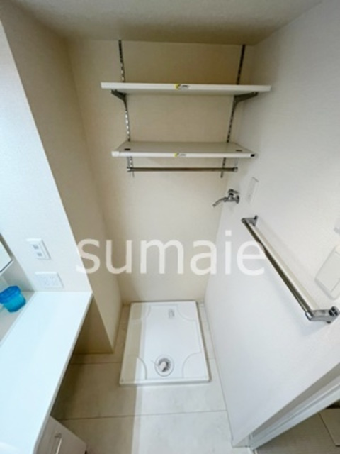 エミナーレ西大宮の洗面所|室内洗濯機置き場です