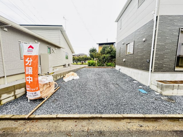 新築　高崎市新町第13　クレイドルガーデン　1号棟の駐車場|現地写真　駐車スペースは並列2台分可能です！
