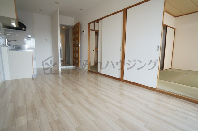 グランドゥール平井の居間・リビング|参考、同建物・同間取りの号室