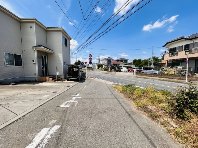 あきる野市上代継　中古住宅☆駅徒歩約10分☆の前面道路含む現地写真