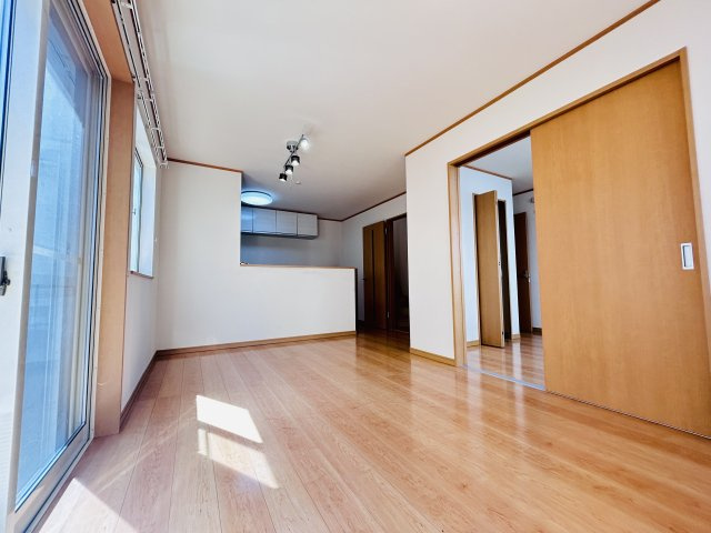 あきる野市上代継　中古住宅☆駅徒歩約10分☆の居間・リビング|広々としたLDK♪j
