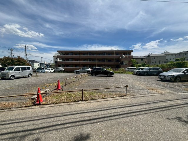 伊勢原市　駐車場の外観