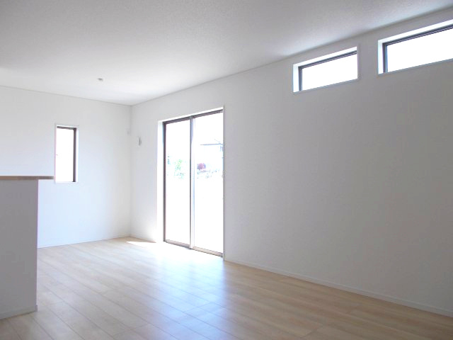 クレイドルガーデン前橋市堀之下町第１　１号棟の居間・リビング|【イメージ画像】カウンターキッチンなのでお料理をしながら会話もできます。
夕食の支度をしながら、お子様の様子も見られて自然と会話も増えますよ♪