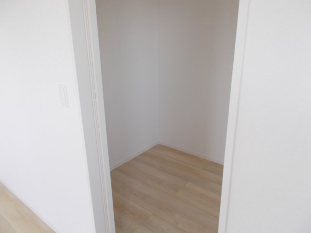 クレイドルガーデン前橋市堀之下町第１　１号棟の収納|２階洋室３収納
３帖の納戸付き！