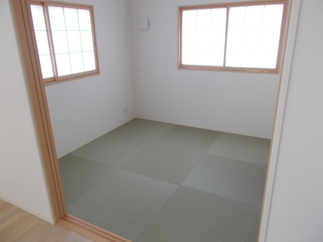 クレイドルガーデン前橋市堀之下町第１　１号棟の和室|落ち着いた雰囲気の4.5帖和室付きです
