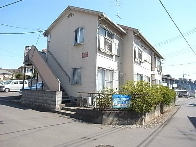 建物裏に駐車場