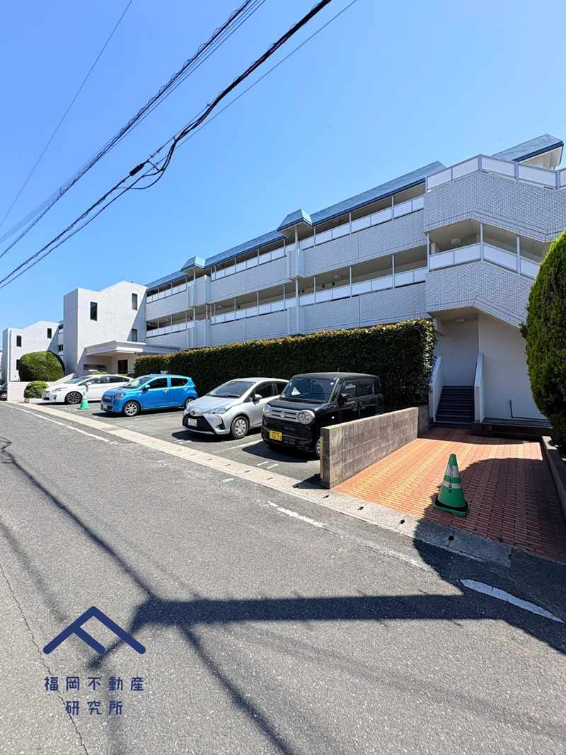 ホワイトパレス香住ケ丘の外観