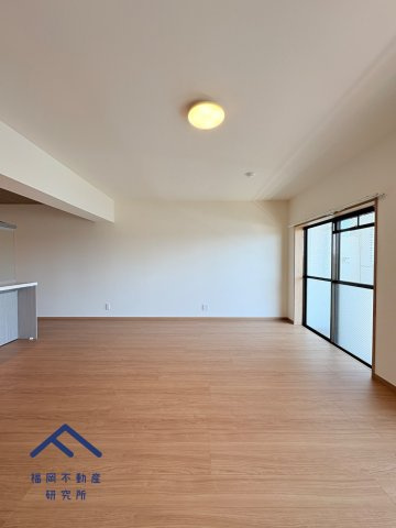 ホワイトパレス香住ケ丘の洋室