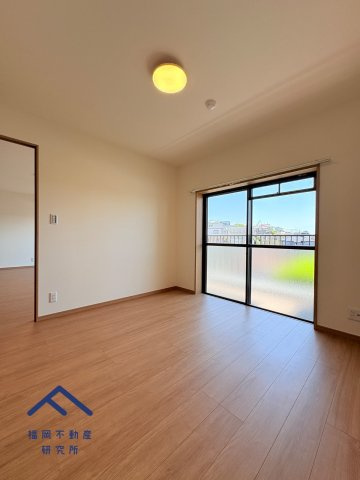 ホワイトパレス香住ケ丘の洋室