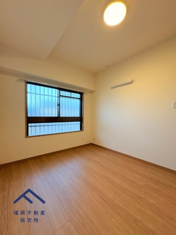 ホワイトパレス香住ケ丘の洋室