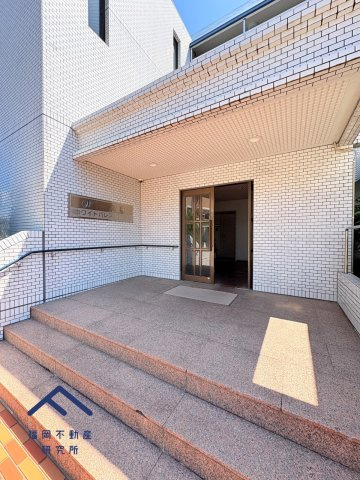ホワイトパレス香住ケ丘のエントランス