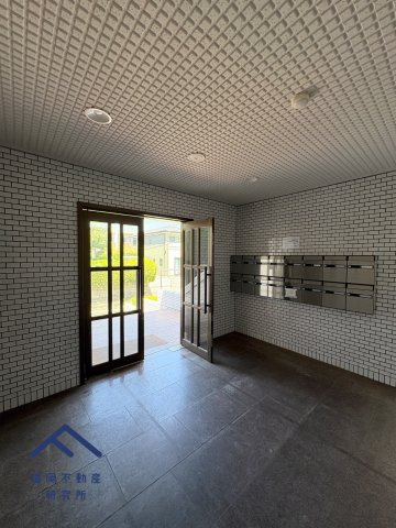 ホワイトパレス香住ケ丘のエントランス