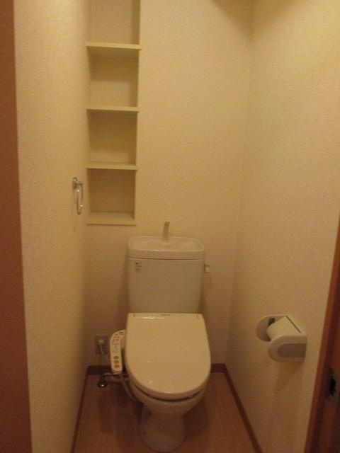 GOOD WOOD Sのトイレ|清潔感のあるトイレです。