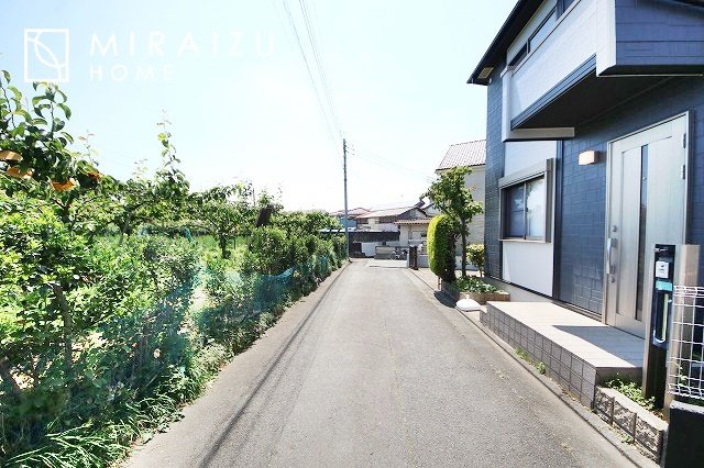 【前面道路含む現地写真】 | 前面道路☆運転が不安な方も安心な前面道路、きちんと幅員のある道路は女性にも安心です。整備されている道路は気持ちも良いですね♪
