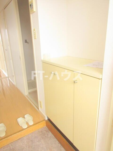 エミュールマンションの玄関