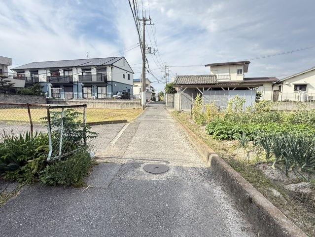 貝塚市畠中2丁目　建築条件無し土地の前面道路含む現地写真