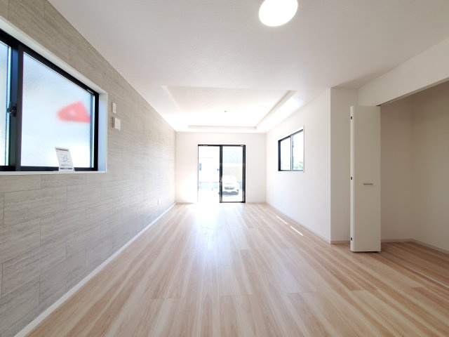 三郷市　新和3丁目　新築戸建　全1棟の居間・リビング|ゆったりとした居間です