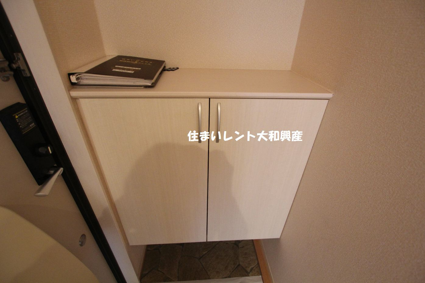 コーポミナモト２の玄関