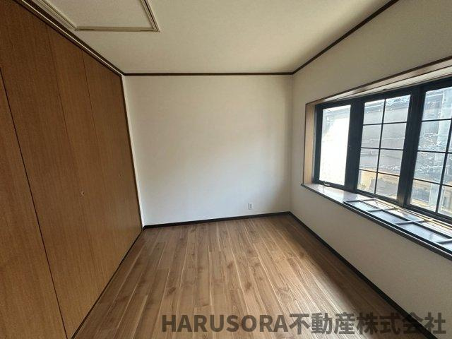 東大阪市川田1丁目　3階建の洋室