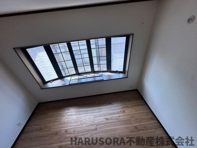 東大阪市川田1丁目　3階建の洋室