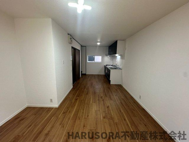 東大阪市川田1丁目　3階建の居間・リビング