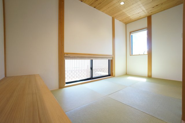 常滑市白山町6丁目　中古戸建の居間・リビング|1階キッチン横の畳コーナー。