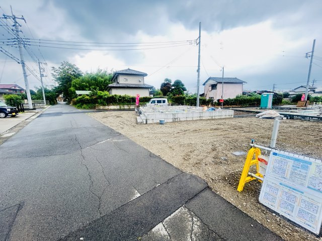 新築　前橋市堀之下町第1　クレイドルガーデン　1号棟の前面道路含む現地写真|現地写真　北側接道幅員約5ｍ　東側接道幅員約4ｍ