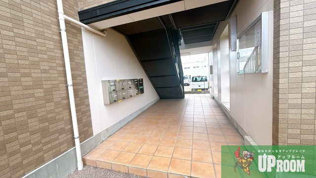 エンプレイス三ツ井のエントランス