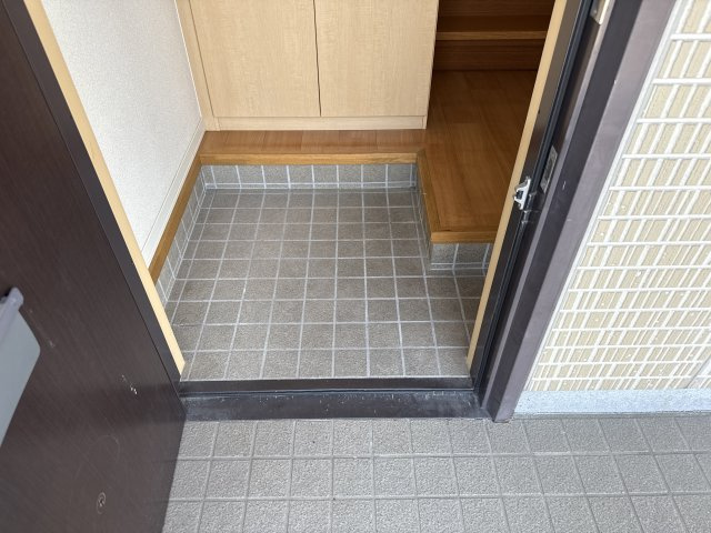 ヴィラーチェ東山の玄関