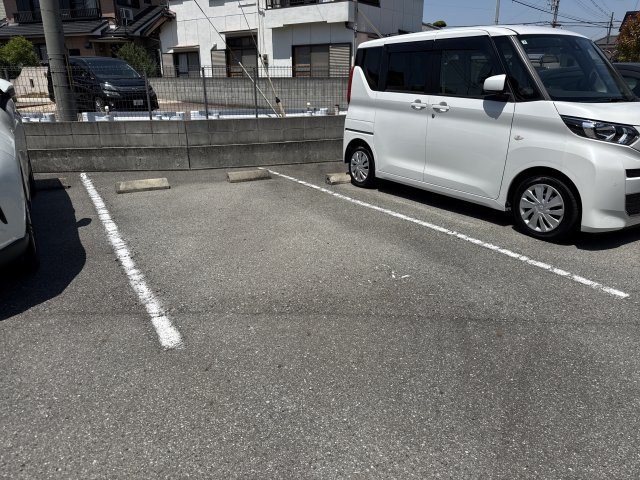 ヴィラーチェ東山の駐車場