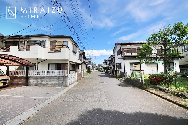 【独立洗面台】 | 洗面台です。収納棚もとても充実しております。コスメが大好きな奥様も、女子力高いご主人様もきっとご満足いただける収納力です。