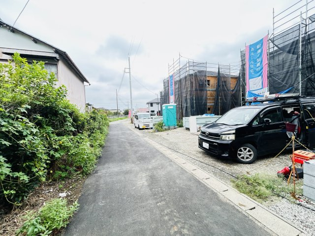 新築　前橋市堀之下町第1　クレイドルガーデン　2号棟の前面道路含む現地写真|現地写真　東側接道幅員約4ｍ