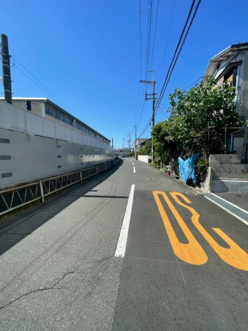 寝屋川市木田元宮2丁目の前面道路含む現地写真