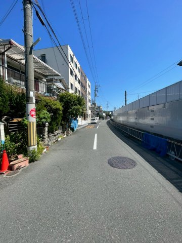 寝屋川市木田元宮2丁目の前面道路含む現地写真