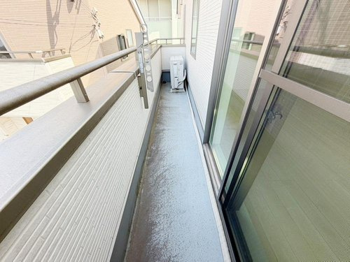 戸建 西東京市栄町１丁目のバルコニー|外の光と風を感じながら、ちょっとしたリフレッシュ空間としても活用できる快適なスペースです。
