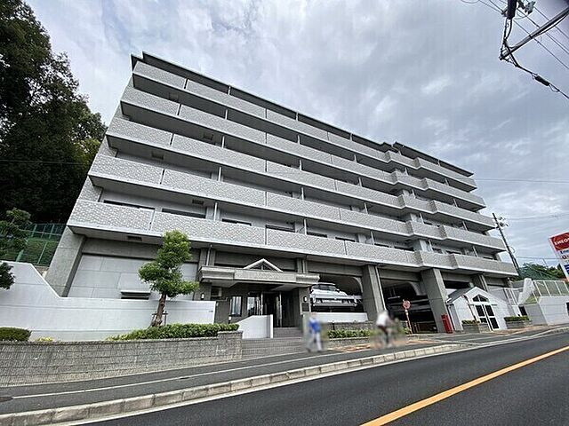 箕面東コーポラスB棟の外観