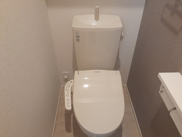 コントレイル　Ⅰのトイレ|落ち着いた色調のトイレです