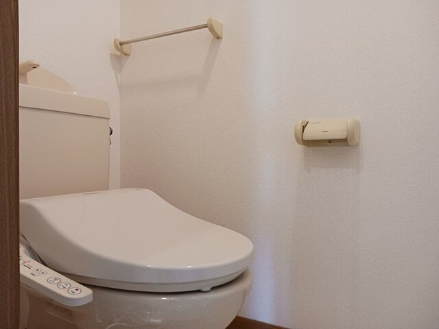 ドムスサンセールⅢＢのトイレ|清潔感のあるトイレです