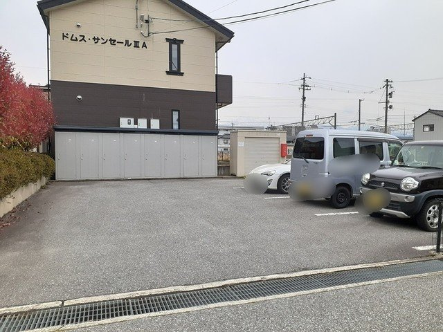 ドムスサンセールⅢＢの駐車場|駐車スペースもあります