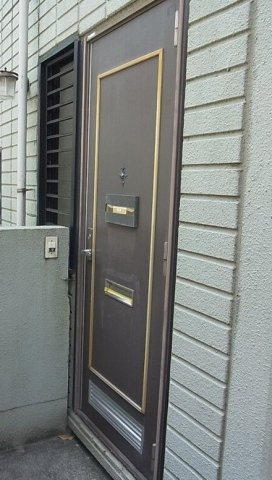 荏原ハイツの玄関