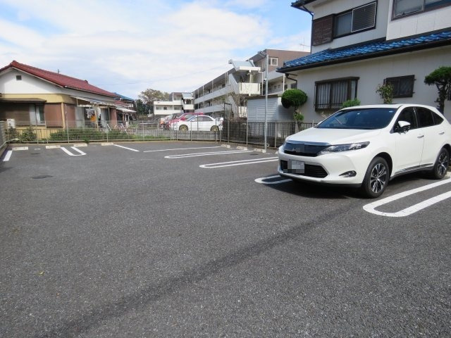 エクレールの駐車場